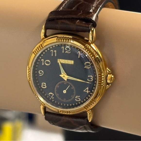 Fossil Accessories - New Vintage❤️Fossil TM-6253 90’s Ladies Watch in Tin